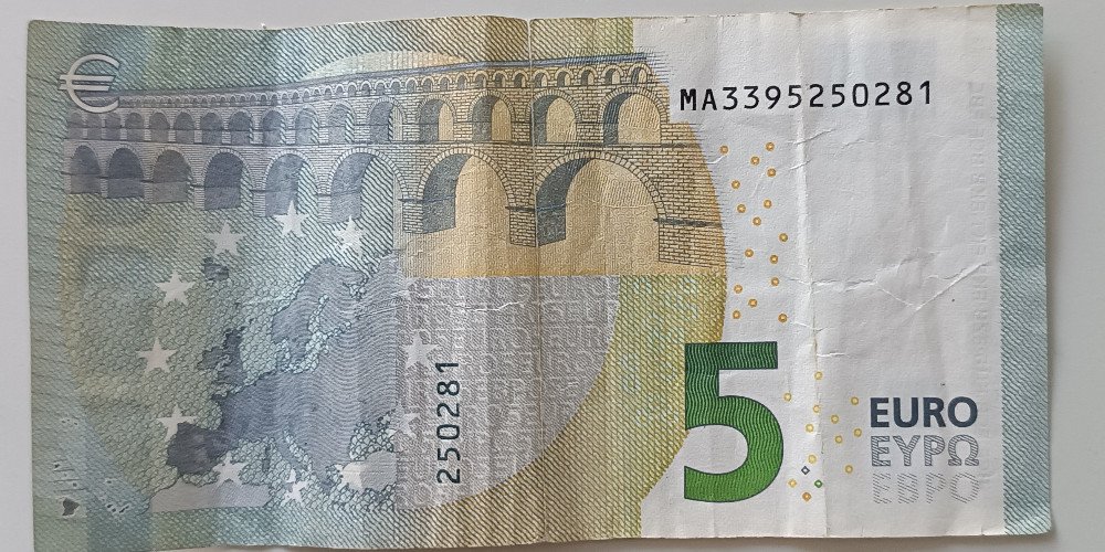 EUR 5-Schein mit Geburtsdatum 25. Februar '81 – Foto des tatsächlichen Scheins